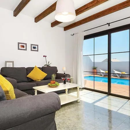 Puerto Del Carmen Sleeps 6 Wifi ヴィラ プエルト・デル・カルメン
