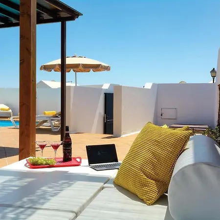 Puerto Del Carmen Sleeps 6 Wifi Villa Puerto del Carmen (Lanzarote)