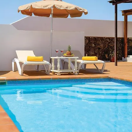 Puerto Del Carmen Sleeps 6 Wifi Villa